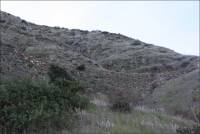 Dry stone masonry retaining wall